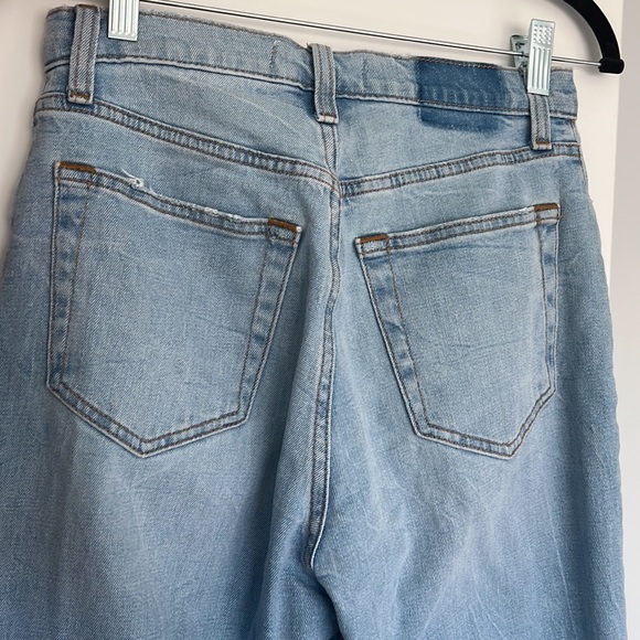 Abercrombie Curve Love, Ultra High Rise Ankle Straight Light Wash Jean - Picture 5 of 6